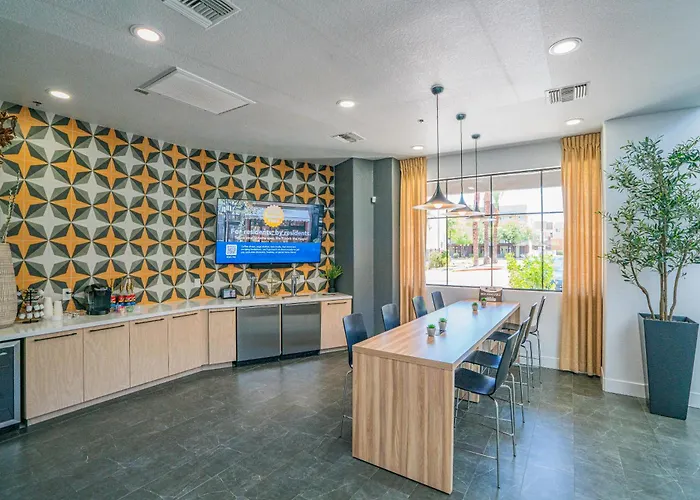 Stadium Retreat Pool Gym & Westgate Az Apartament *
